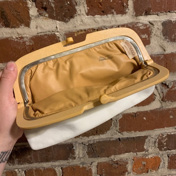 1970s vintage Sirocco italian real leather clutch white with tan Bakelite clasp - Picture 11 of 12